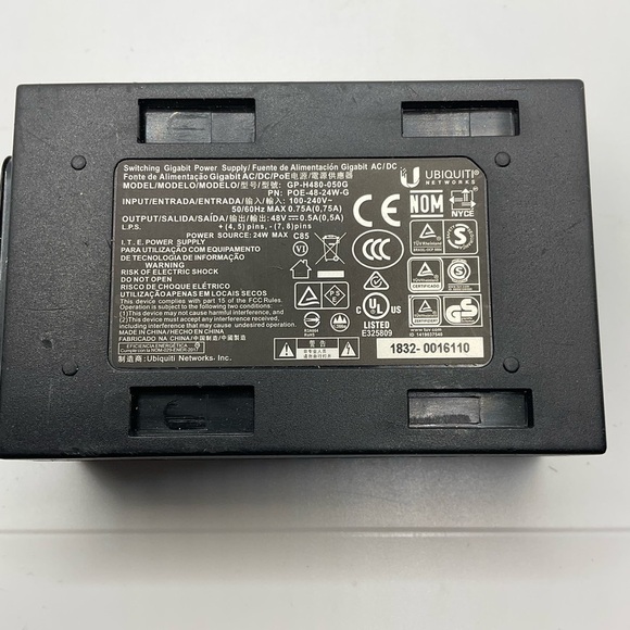 Ubiquiti Gigabit POE-48-24W-G Ethernet Adapter 48V .5A - Picture 2 of 3